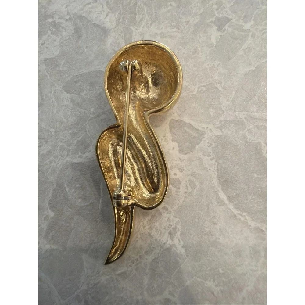 1980S Gold Tone Vintage Brooch with an abstract modernist swirl shape